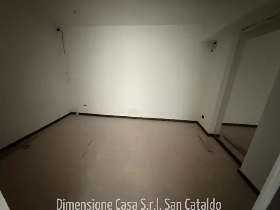 Immagine 7 di Locale commerciale in affitto  in via Calabria a Caltanissetta