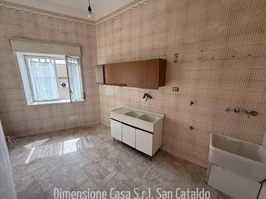 Immagine 6 di Appartamento in vendita  in Piazza Risorgimento, 9 a San Cataldo