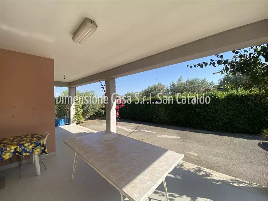 Immagine 4 di Villa in vendita  in Indirizzo non valido. a San Cataldo