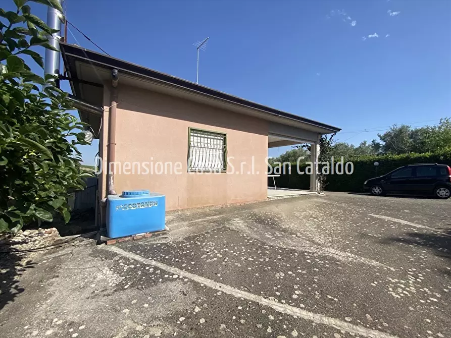 Immagine 7 di Villa in vendita  in Indirizzo non valido. a San Cataldo