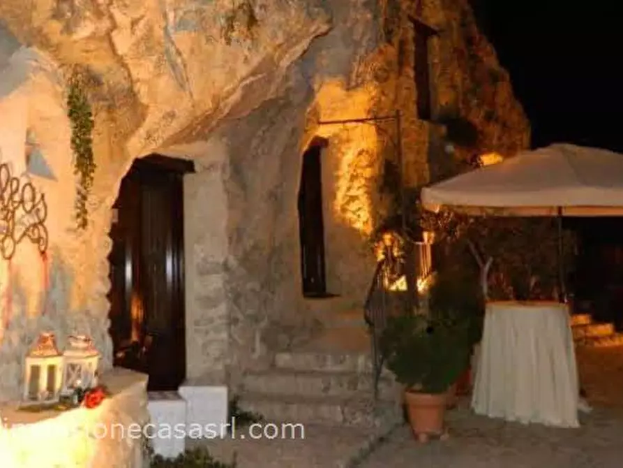 Immagine 3 di Locale commerciale in vendita  in Via Carlo Forlanini, 8 a San Cataldo