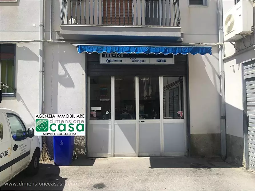 Immagine 1 di Locale commerciale in vendita  in Via Gabriele Amico Valenti, 22 a Caltanissetta