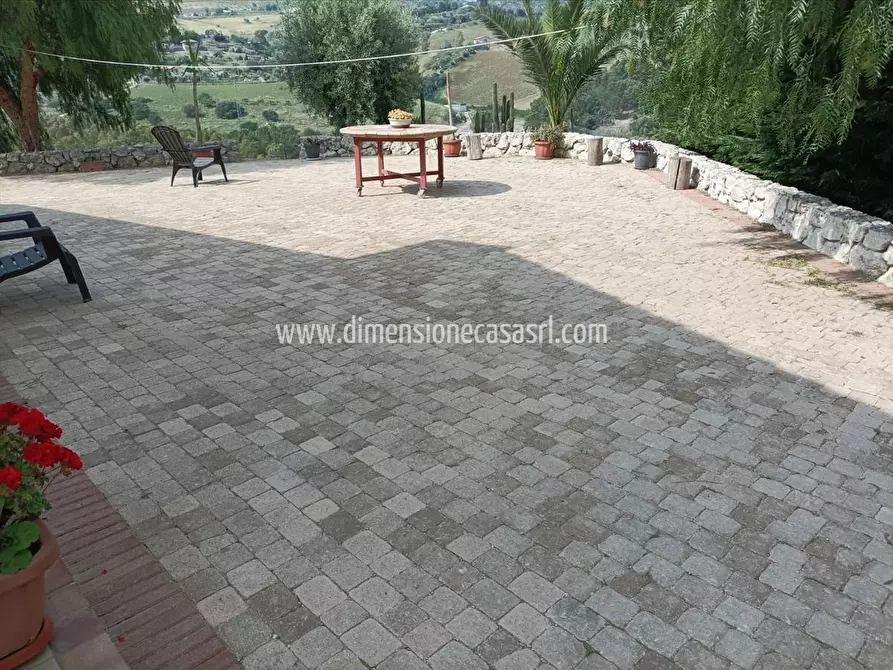 Immagine 2 di Villa in vendita  in Indirizzo non valido. a San Cataldo