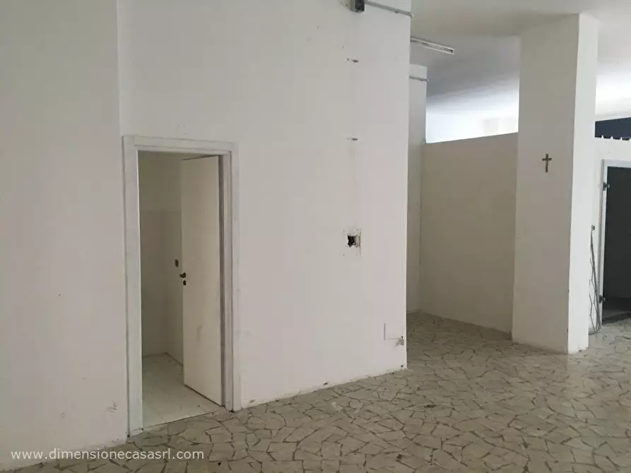 Immagine 10 di Locale commerciale in vendita  in Via Cimabue, 2 a Caltanissetta