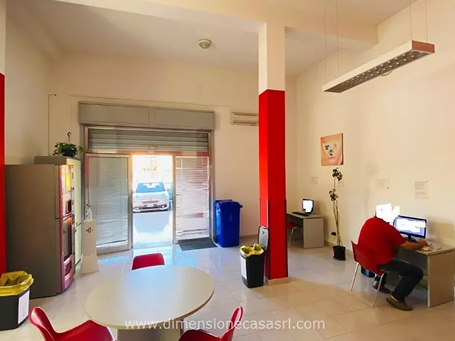 Immagine 3 di Locale commerciale in vendita  in Via degli Orti, 72 a Caltanissetta