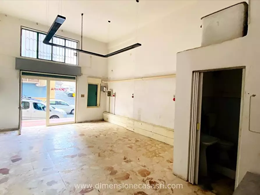 Immagine 4 di Locale commerciale in vendita  in Via Vittorio Veneto, 30 a San Cataldo