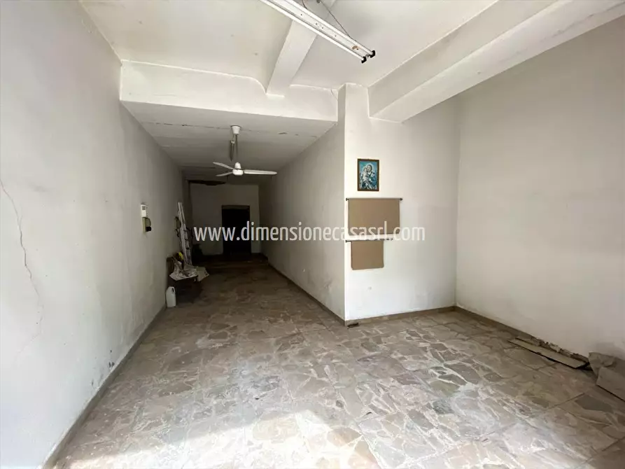 Immagine 2 di Locale commerciale in vendita  in Corso Vittorio Emanuele, 120 a San Cataldo