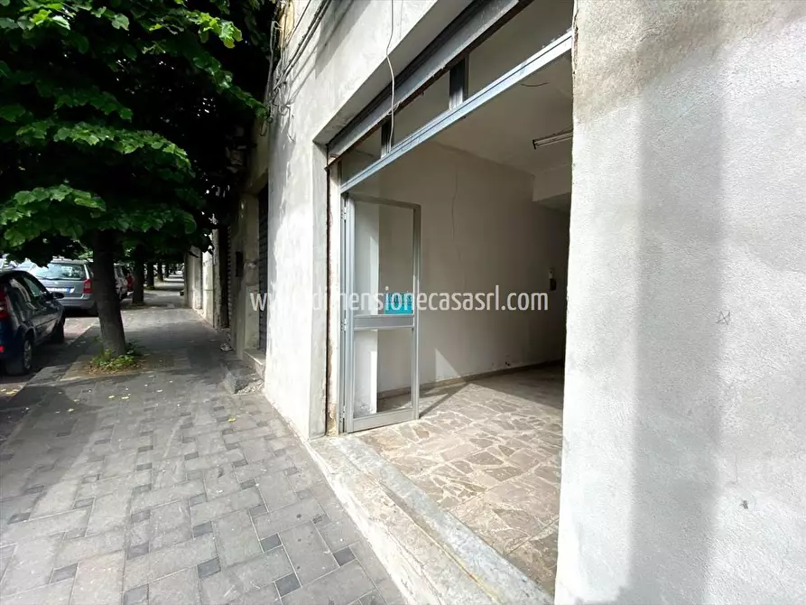 Immagine 3 di Locale commerciale in vendita  in Corso Vittorio Emanuele, 120 a San Cataldo