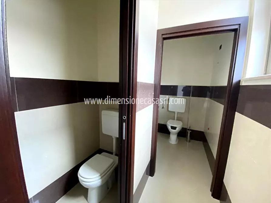 Immagine 6 di Locale commerciale in vendita  in Viale della Rinascita, 6f a San Cataldo