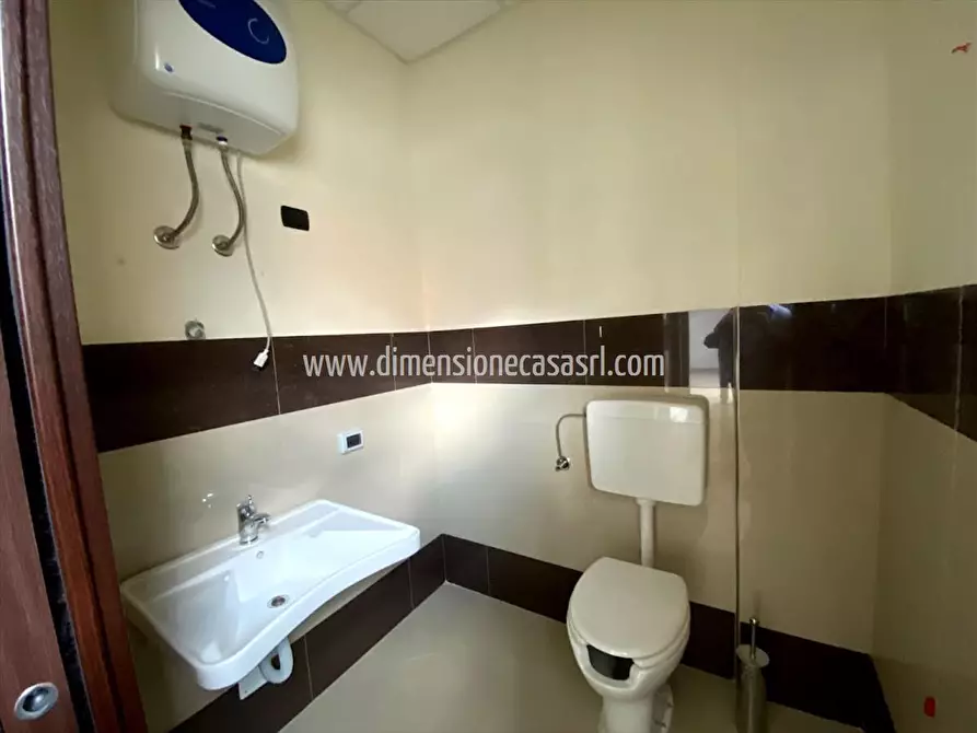 Immagine 7 di Locale commerciale in vendita  in Viale della Rinascita, 6f a San Cataldo