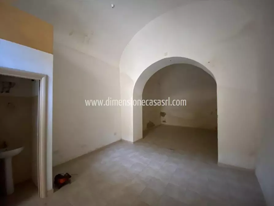 Immagine 3 di Locale commerciale in vendita  in Via Palermo, 54 a Caltanissetta