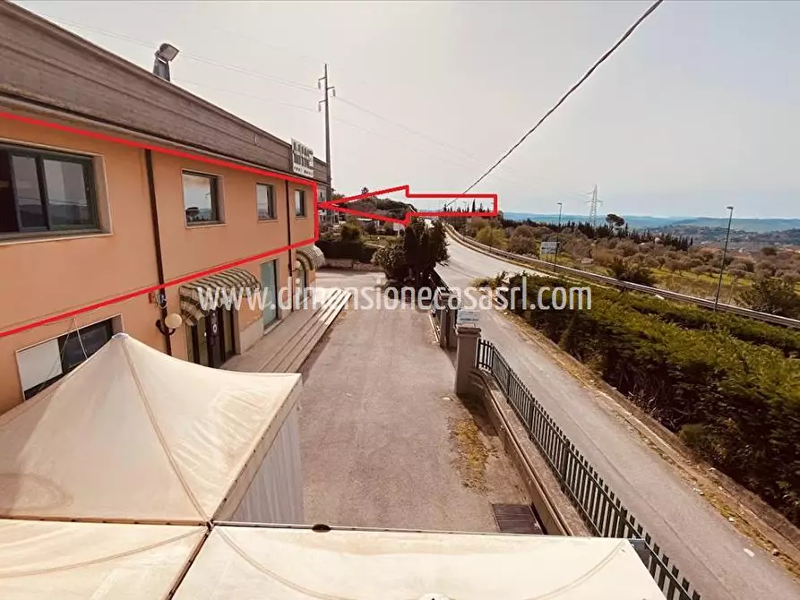 Immagine 4 di Locale commerciale in affitto  in via Due Fontane a Caltanissetta