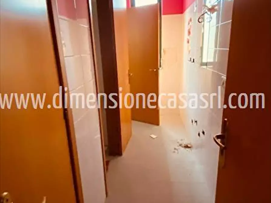 Immagine 10 di Locale commerciale in affitto  in via Due Fontane a Caltanissetta