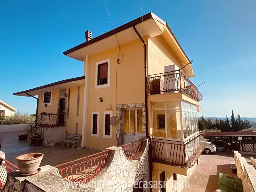 Immagine 3 di Villa in vendita  in Via Due Fontane 117 a Caltanissetta