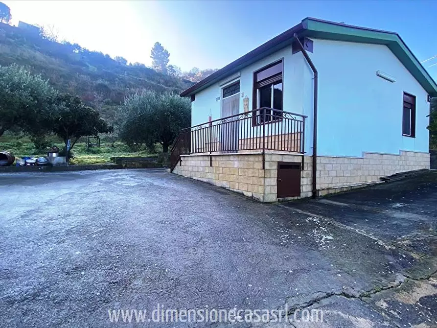 Immagine 2 di Villa in vendita  in Indirizzo non valido. a San Cataldo
