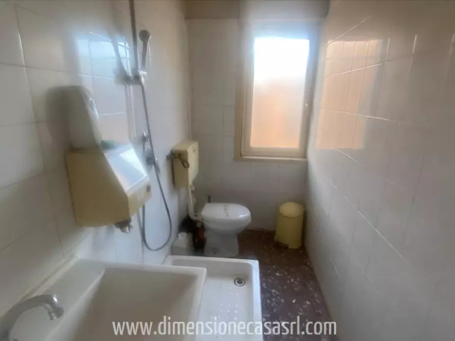 Immagine 5 di Locale commerciale in vendita  in Via Niscemi, 245 a Caltanissetta