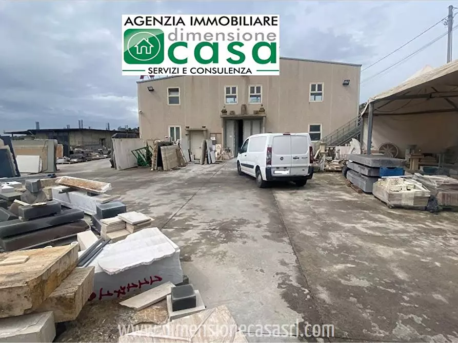 Immagine 2 di Capannone industriale in vendita  in SP6, 34 a San Cataldo