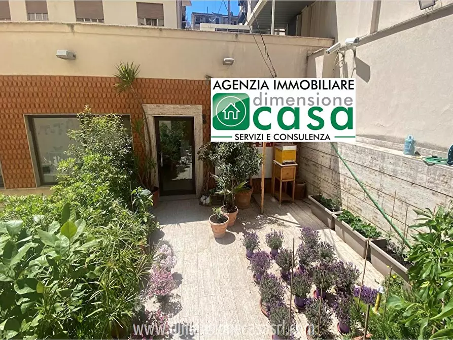 Immagine 4 di Locale commerciale in vendita  in Viale della Regione, 40 a Caltanissetta