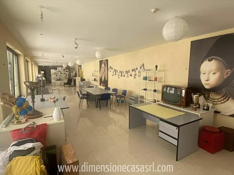 Immagine 2 di Locale commerciale in vendita  in Viale della Regione, 40 a Caltanissetta