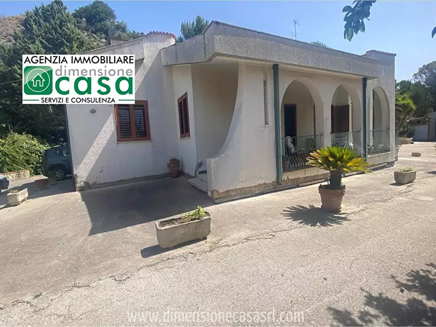 Immagine 1 di Villa in vendita  in Via II Fontane, 113 a Caltanissetta