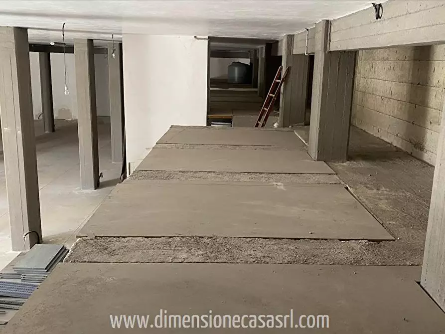 Immagine 4 di Magazzino in vendita  in Viale dei Platani a San Cataldo