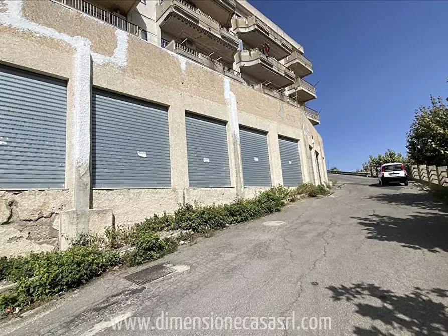 Immagine 2 di Magazzino in vendita  in Viale dei Platani a San Cataldo