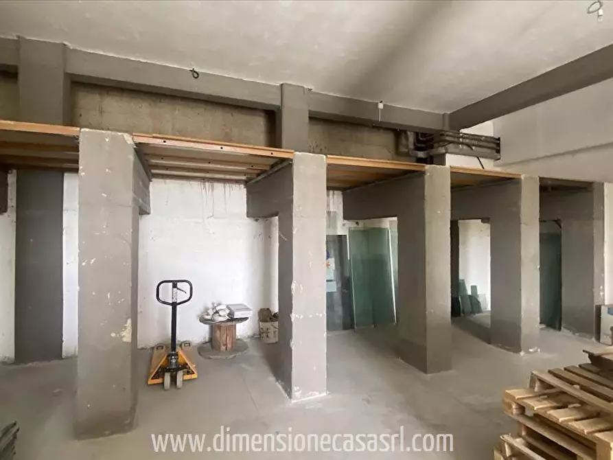 Immagine 7 di Magazzino in vendita  in Viale dei Platani a San Cataldo