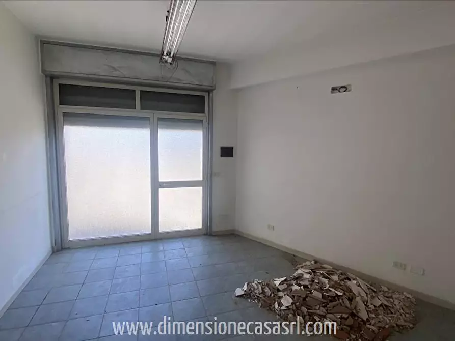 Immagine 10 di Magazzino in vendita  in Viale dei Platani a San Cataldo