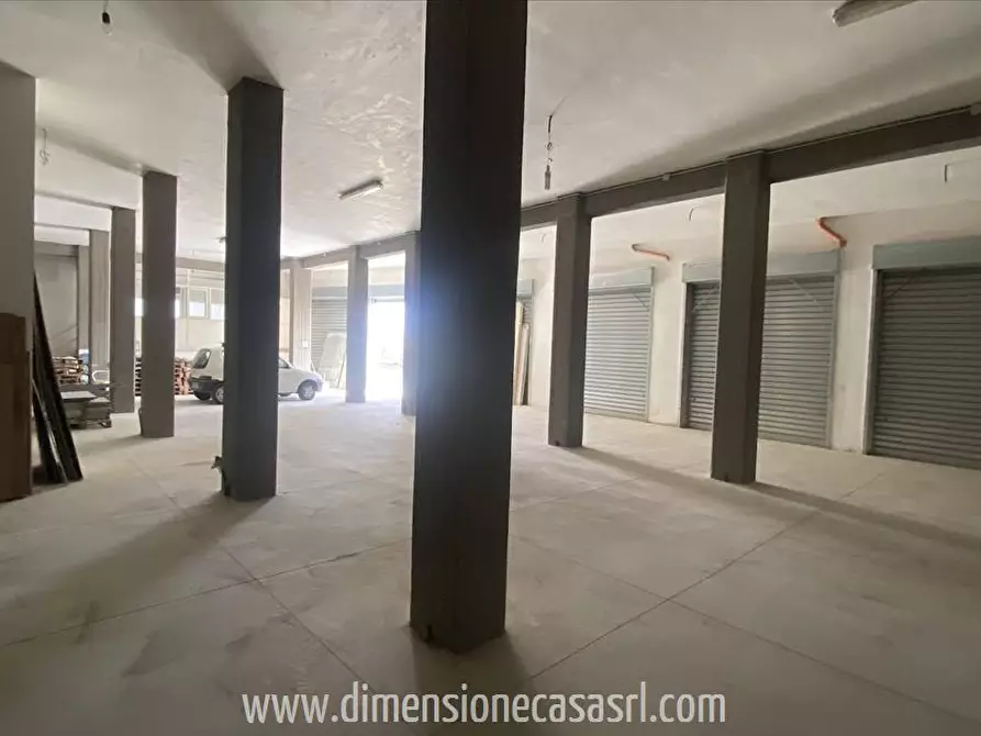 Immagine 5 di Magazzino in vendita  in Viale dei Platani a San Cataldo