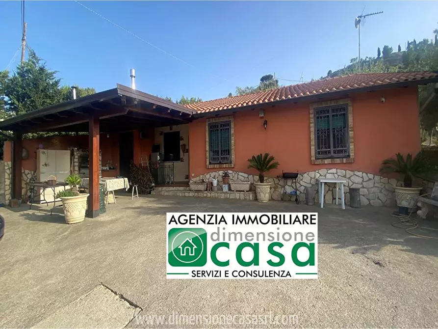 Immagine 1 di Villa in vendita  in SP42, 36 a San Cataldo
