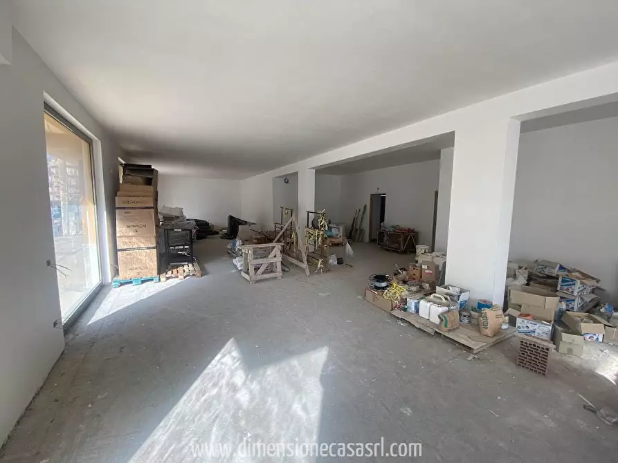 Immagine 4 di Locale commerciale in vendita  in Via Virgilio, 21 a San Cataldo