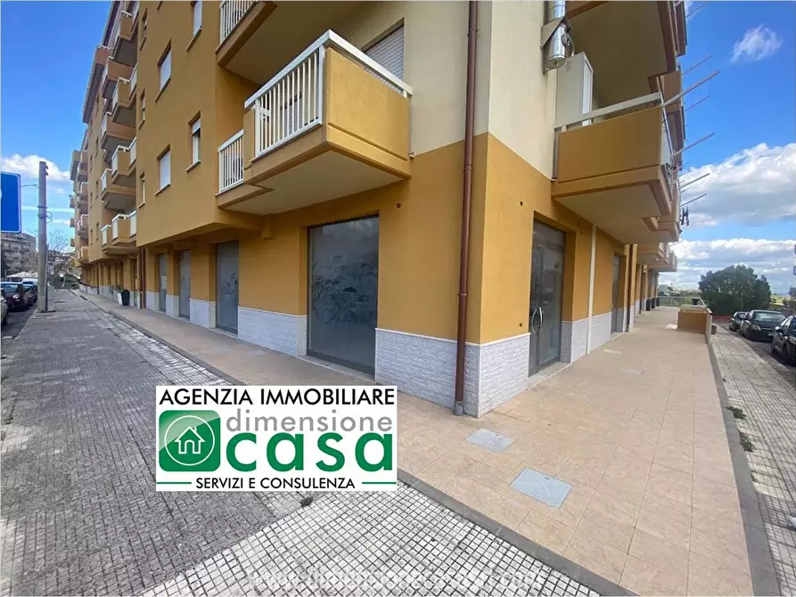 Immagine 2 di Locale commerciale in vendita  in Via Virgilio, 21 a San Cataldo