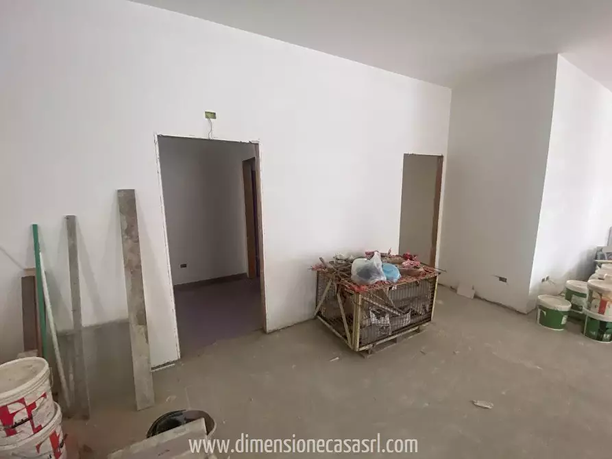 Immagine 8 di Locale commerciale in vendita  in Via Virgilio, 21 a San Cataldo