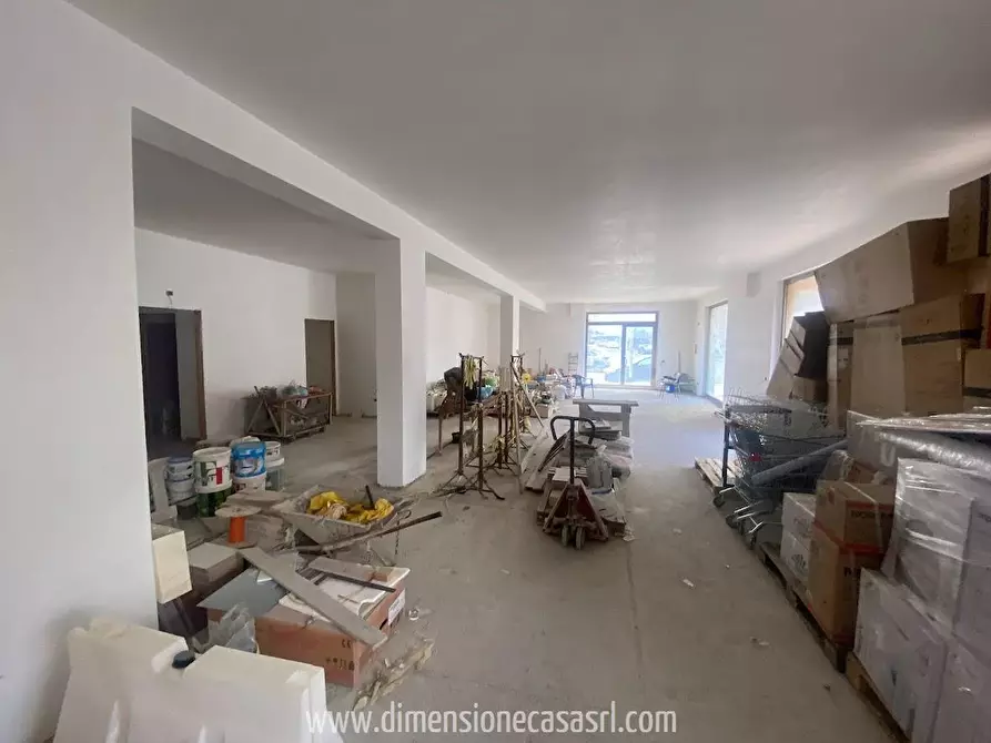 Immagine 5 di Locale commerciale in vendita  in Via Virgilio, 21 a San Cataldo