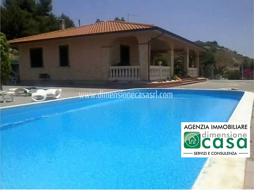 Immagine 1 di Villa in vendita  in Contrada Favarella SNC a Caltanissetta