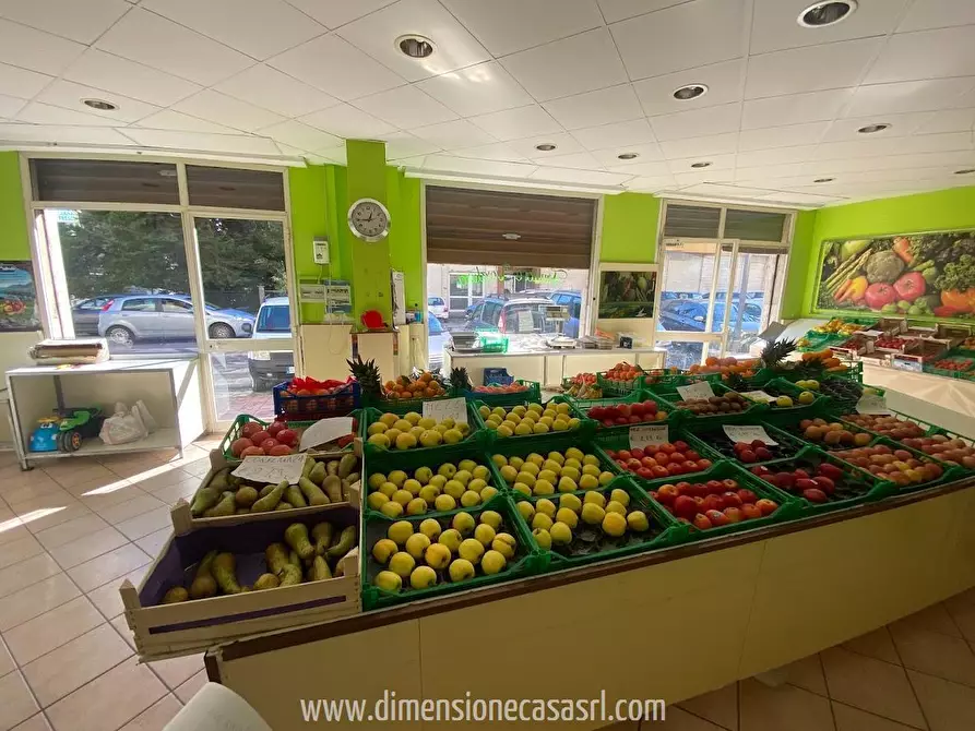 Immagine 3 di Locale commerciale in vendita  in Via Amico Valenti G, 25 a Caltanissetta