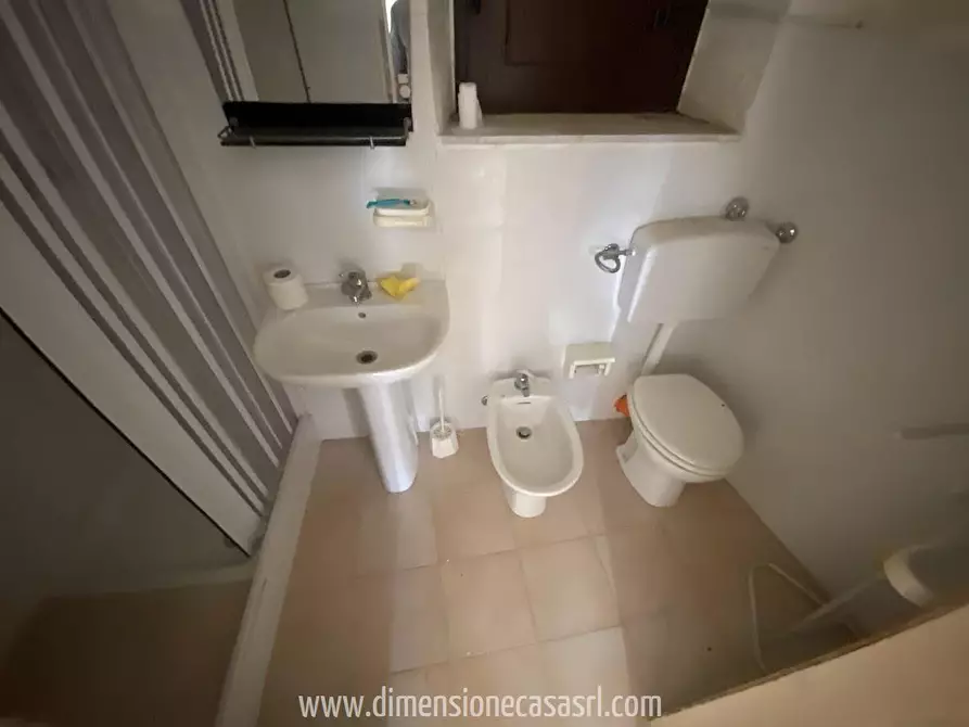 Immagine 7 di Locale commerciale in vendita  in Via Amico Valenti G, 25 a Caltanissetta