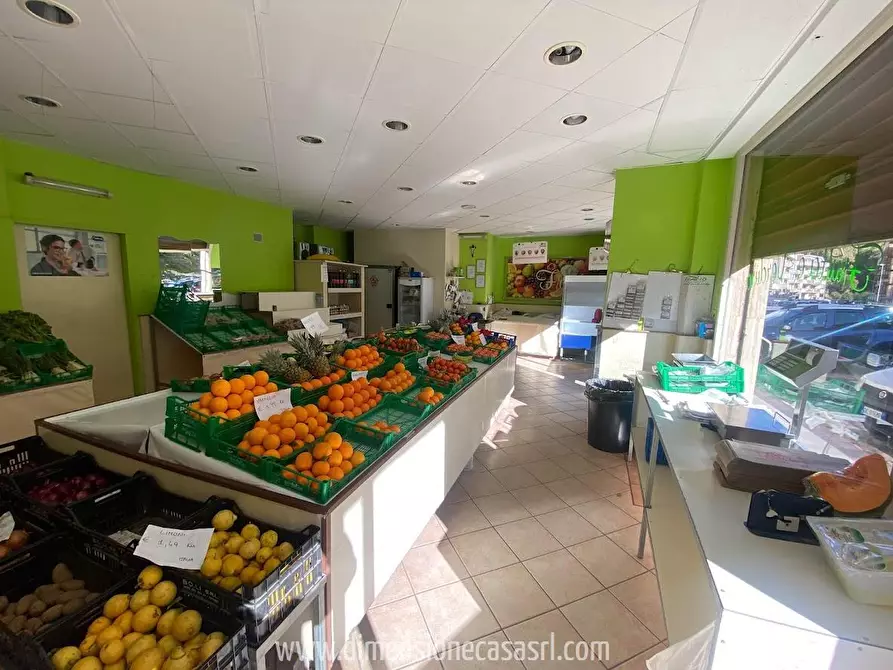 Immagine 5 di Locale commerciale in vendita  in Via Amico Valenti G, 25 a Caltanissetta