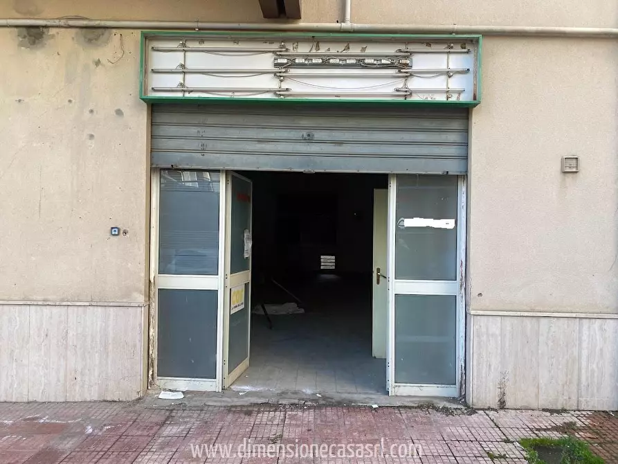 Immagine 2 di Locale commerciale in vendita  in Via Amico Valenti G, 35 a Caltanissetta