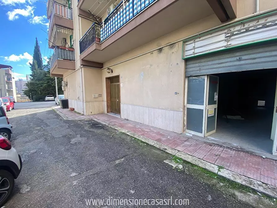 Immagine 3 di Locale commerciale in vendita  in Via Amico Valenti G, 35 a Caltanissetta
