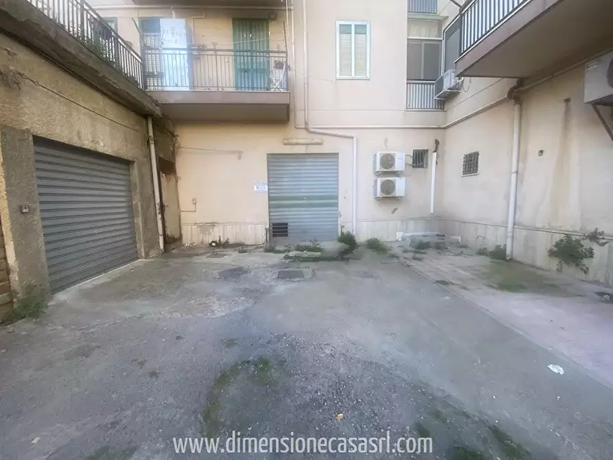 Immagine 4 di Locale commerciale in vendita  in Via Amico Valenti G, 35 a Caltanissetta