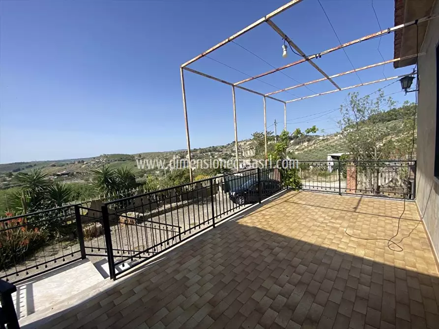 Immagine 3 di Villa in vendita  in Contrada La Pietra SNC a Caltanissetta