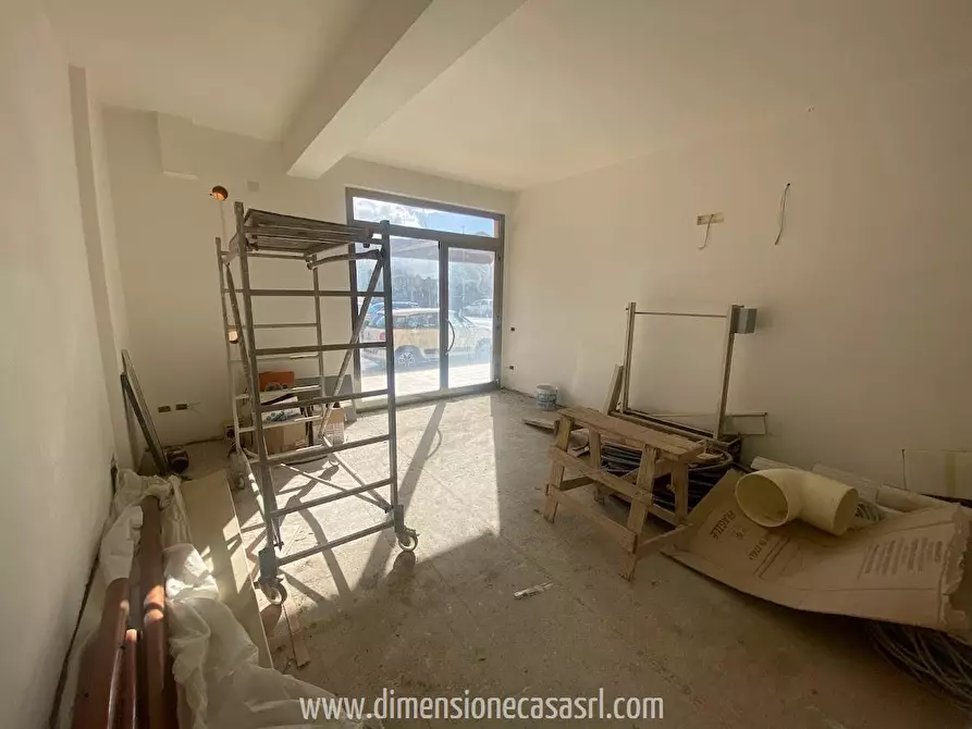 Immagine 4 di Locale commerciale in affitto  in Via Virgilio, 21 a San Cataldo