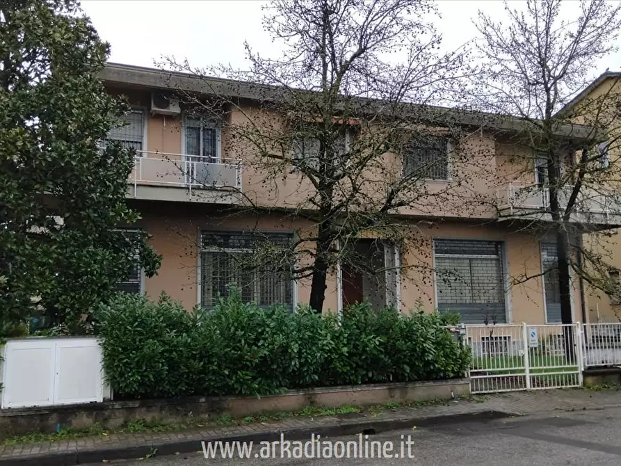 Immagine 5 di Palazzo in vendita  a Piacenza