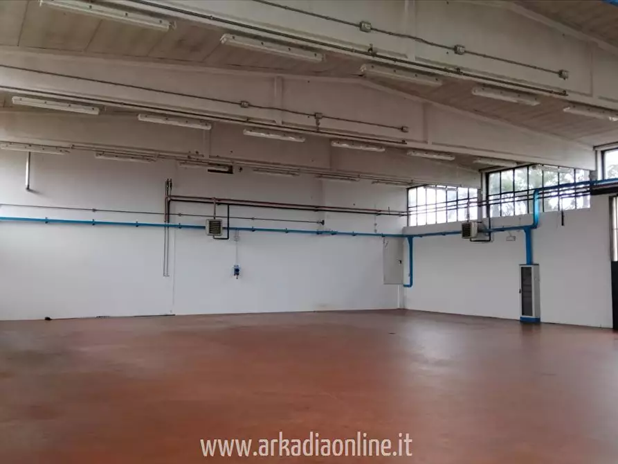 Immagine 8 di Palazzo in vendita  a Piacenza