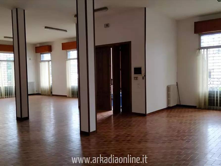 Immagine 7 di Palazzo in vendita  a Piacenza