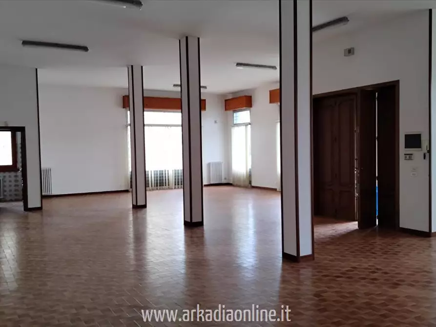 Immagine 3 di Palazzo in vendita  a Piacenza