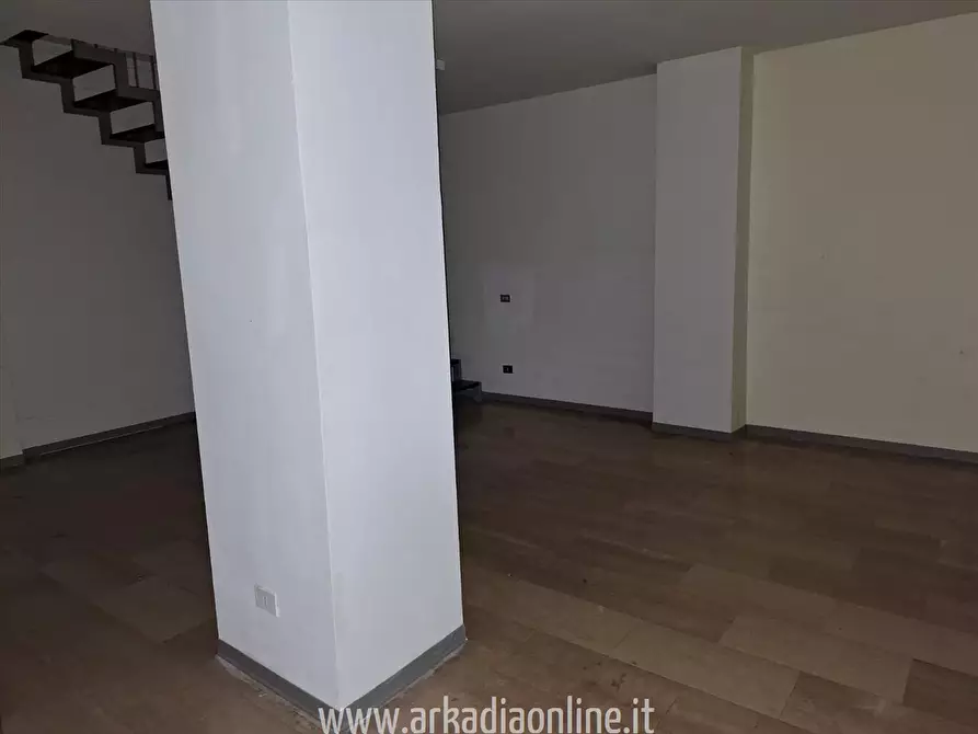 Immagine 3 di Negozio in vendita  in Piazza Cavalli, 7/B a Piacenza