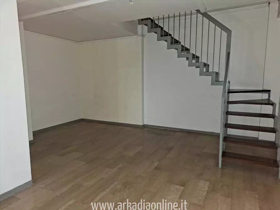 Immagine 2 di Negozio in vendita  in Piazza Cavalli, 7/B a Piacenza