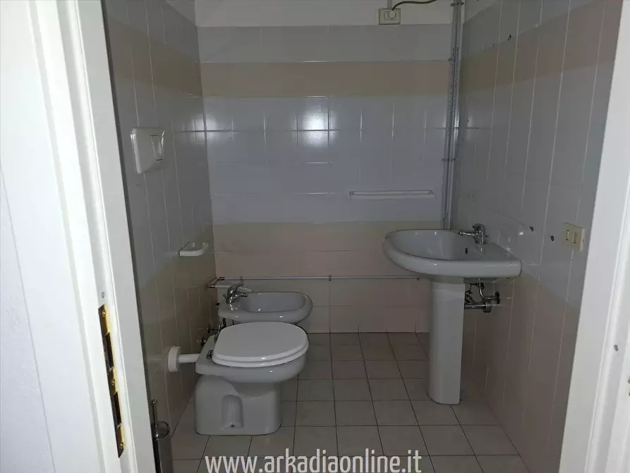 Immagine 4 di Negozio in vendita  in Piazza Cavalli, 7/B a Piacenza